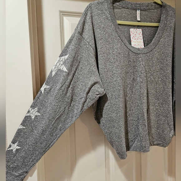 Free People Melrose Graphic Tee Long Sleeve Scoop Neck Crackled Stars S Gray NWT - Picture 9 of 16